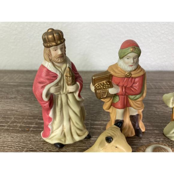 Mid Century Ceramic Nativity Set 6 Piece Pastel Hand Painted Christmas Figurines - Picture 3 of 9